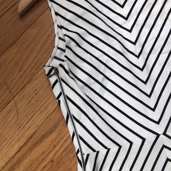 Banana Republic Mad Men Black & White Diagonal Stripe Dress - Excellent! 6 - Picture 13 of 14